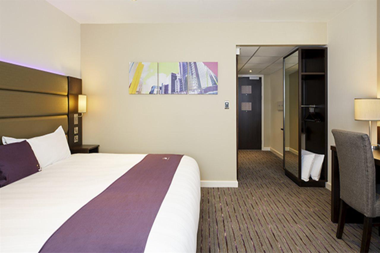 Premier Inn Premier Inn Bagshot Exteriér fotografie