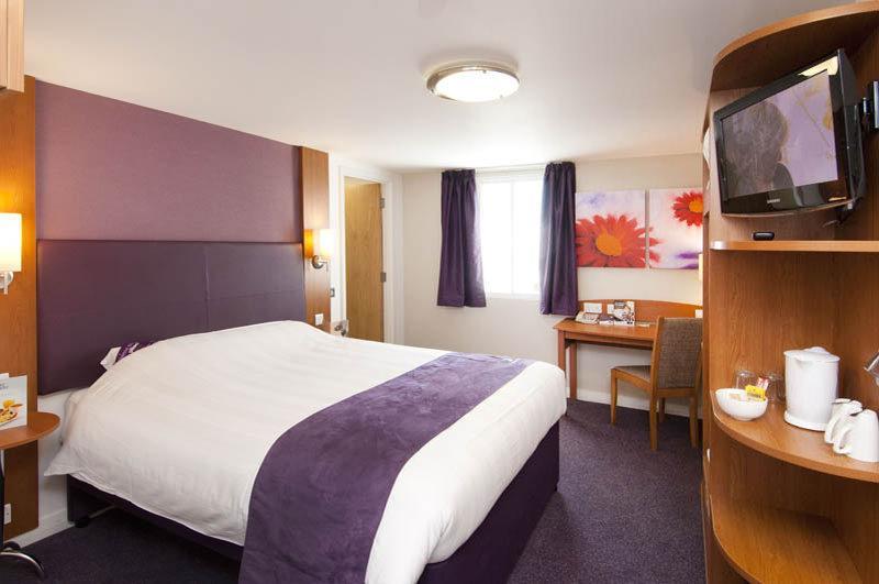 Premier Inn Premier Inn Bagshot Exteriér fotografie