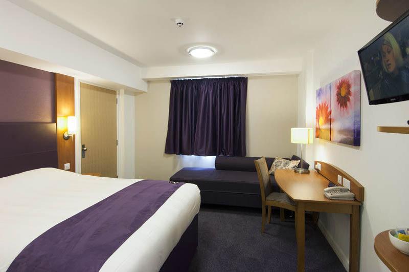 Premier Inn Premier Inn Bagshot Exteriér fotografie